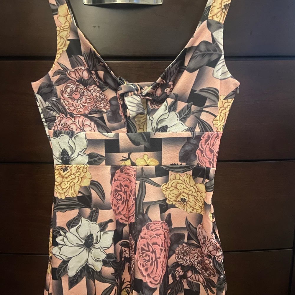 New cute floral pink romper-Front Tie Knot Rompers!!! - Picture 7 of 7